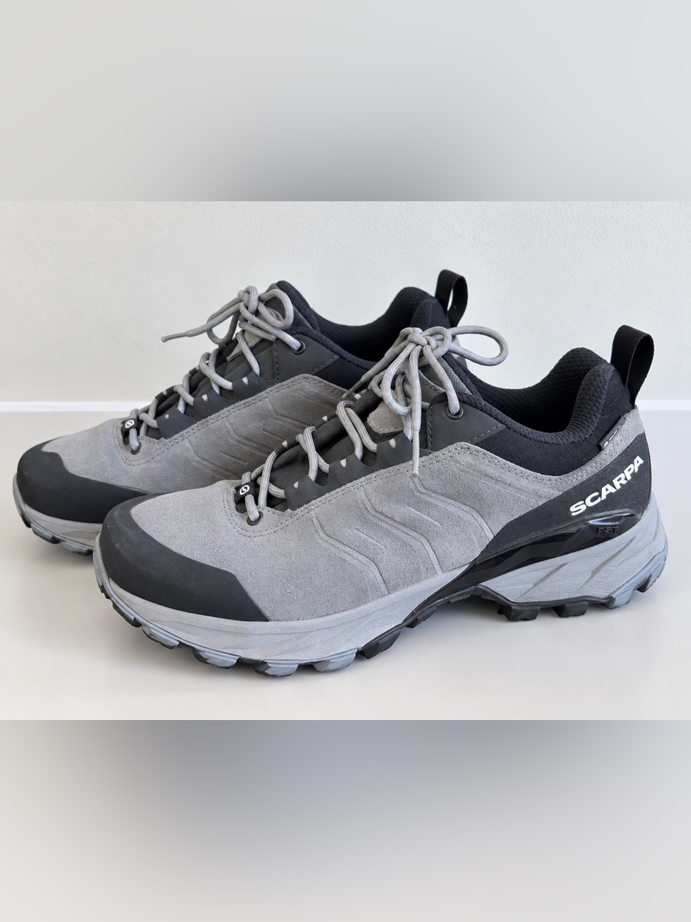 Scarpa Rush Trail Hiking Shoes Gray Black women’s Size 8 or men’s 7 unisex